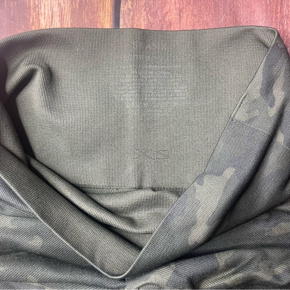 SPANX Camo Seamless Leggings. XS - Picture 6 of 6